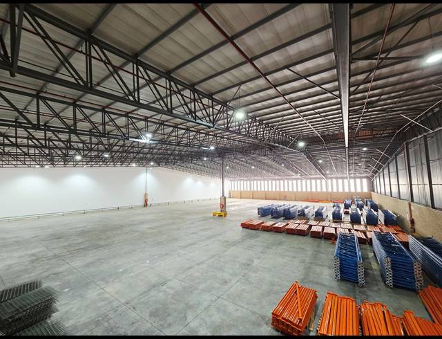 14,590M² WAREHOUSE TO LET IN NORTH RIDING